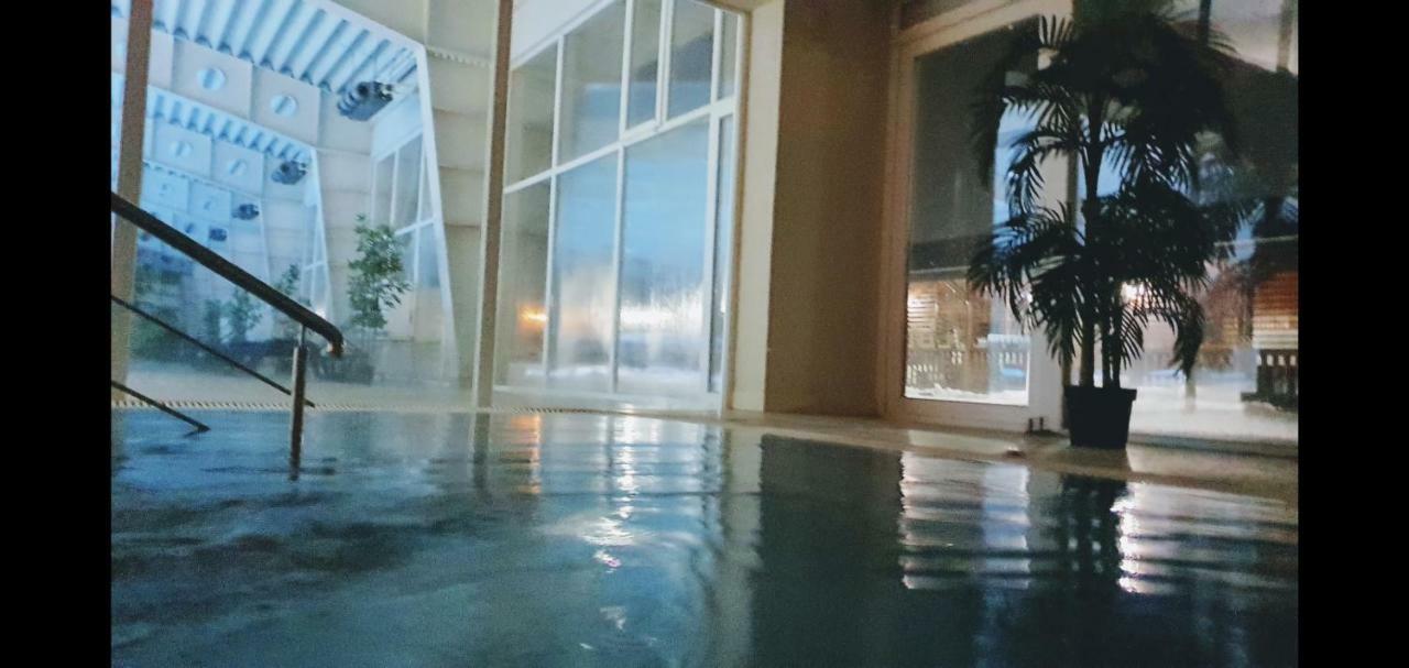 Plaisir Hotel Ploiesti Bagian luar foto